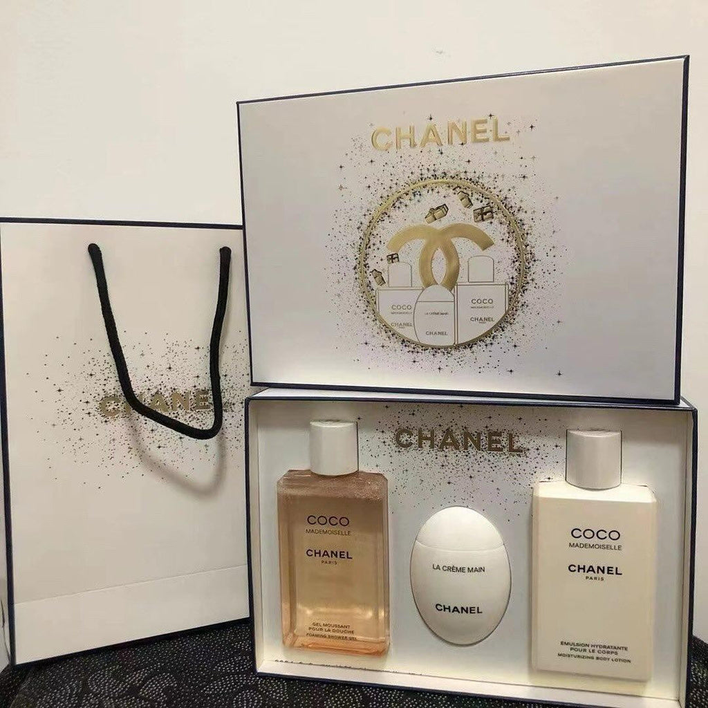 بوكس من مجموعة شانيل مع الملحقات coco mademoislle